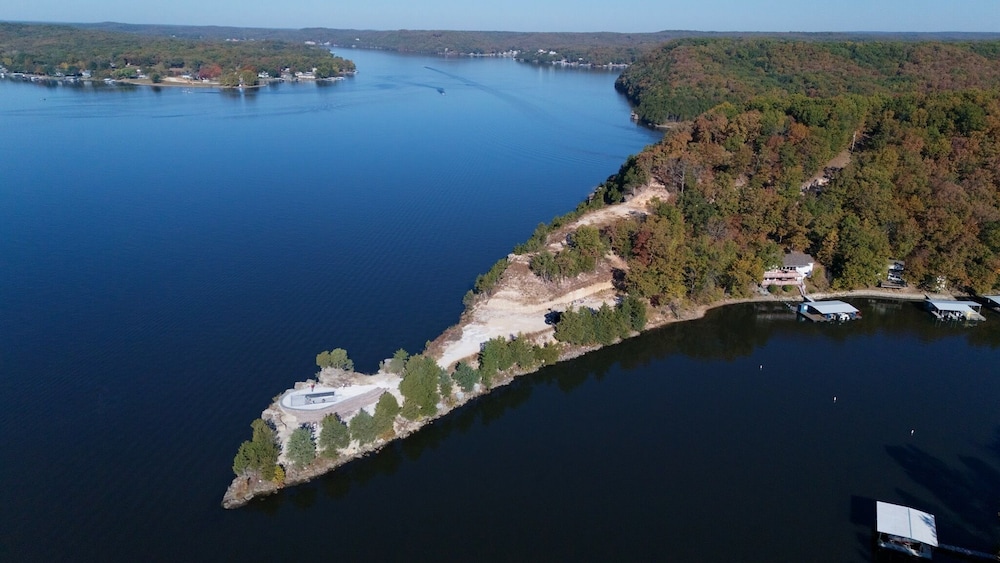 Expansive Lakefront Estate With Private Pool & Movie Theater at 43mm