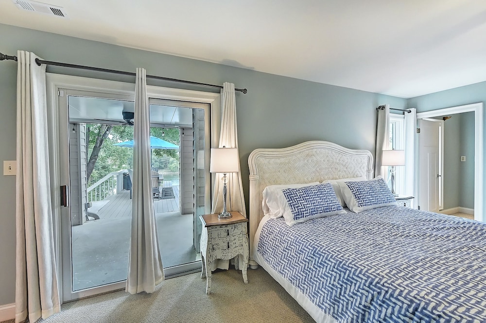 Butler Bliss by Avantstay Private Dock Views