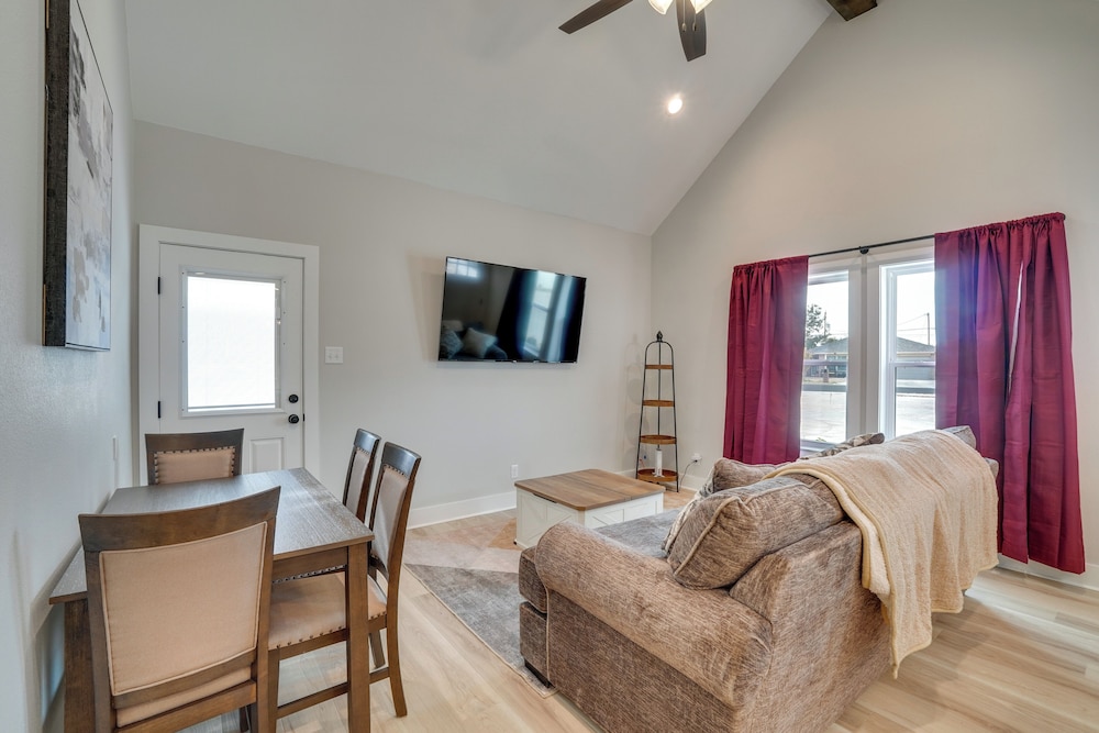 7 Mi to Afb: Central & Modern San Angelo Home