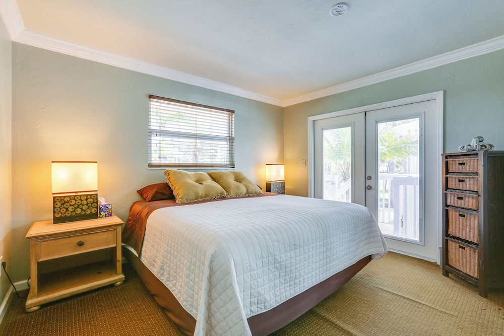 Steps to Shore: Sunny Fort Myers Beach Escape!