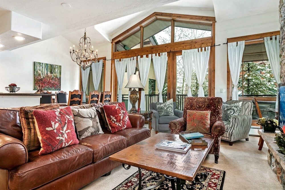 4 Bedroom Antlers Vacation Rental With Incredible Slopeside Views and Just a Short Walk to Gondola and Lionshead Village view 3