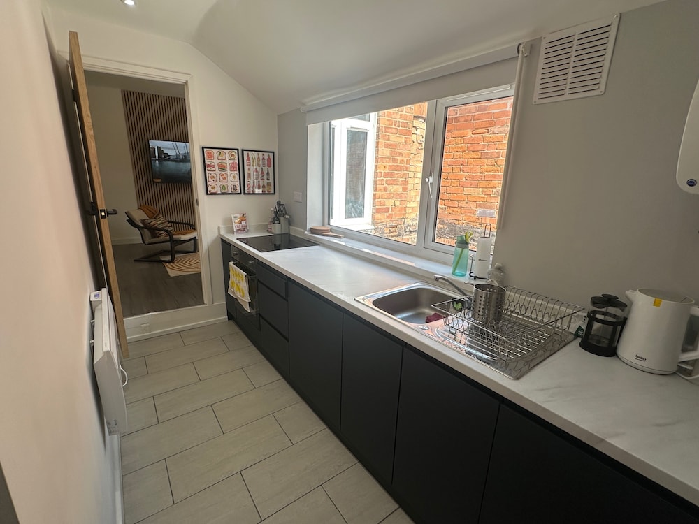 Green Lane 1-bed Apartment - Sleeps 4 & Pets Ok