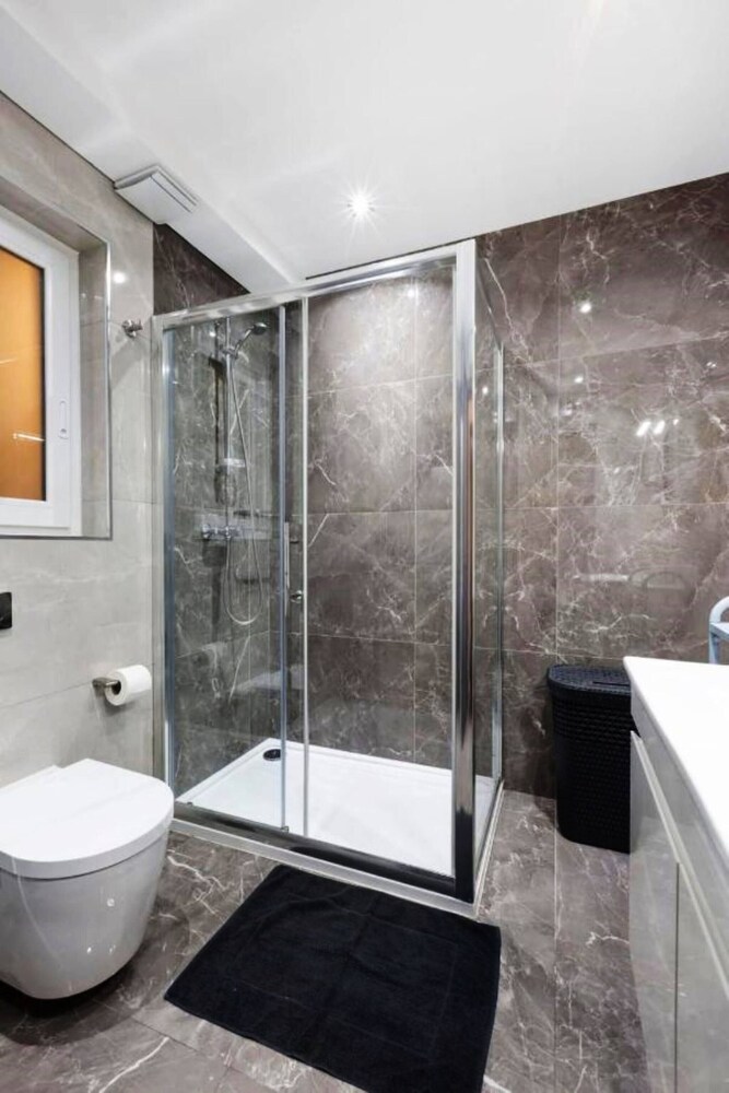 Luxury Apartment in Gzira Close to Sliema 3 BR Apartment Sleep 8