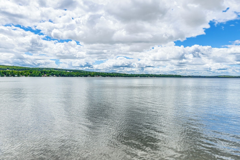 Glamping Getaway at Lake Carmi Cabin!
