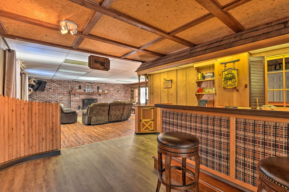 Serene Saxton Lodge: 7 Mi to Lake Raystown! view 2