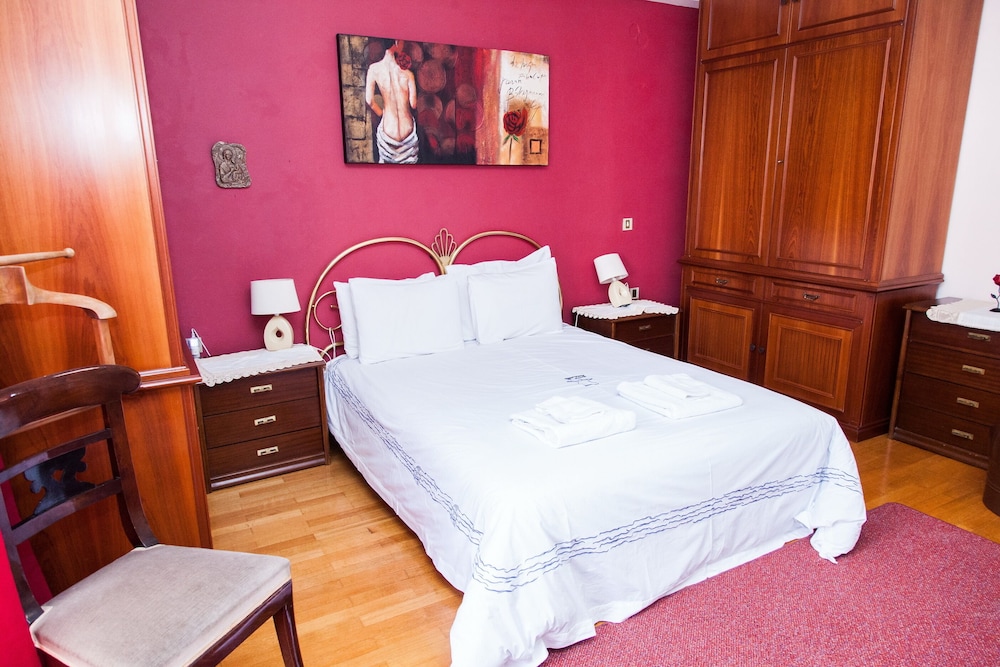 Elegant  Spacious Marousi Apt view 3