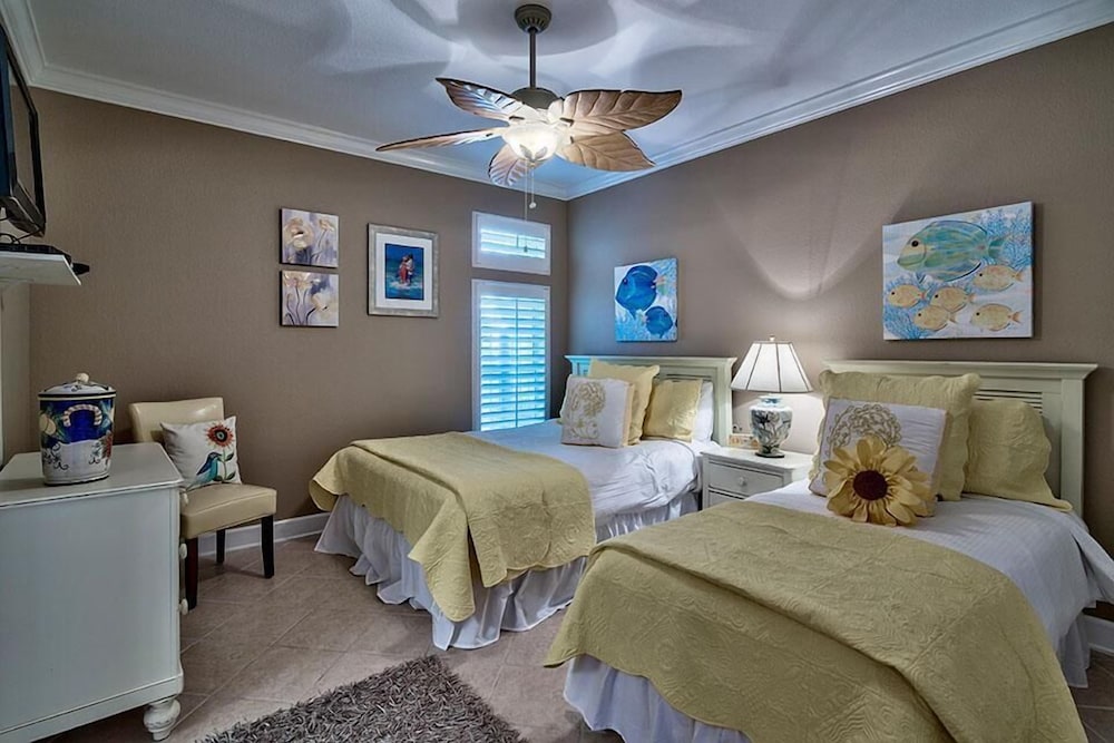 Emerald Enchantment 4 Bedroom Holiday Home by Five Star Properties
