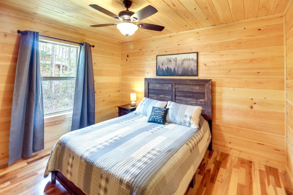 Family-friendly Murphy Cabin w/ Fire Pit! view 3