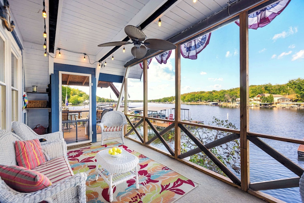 Sunrise Oasis - Enjoy Lakefront Living
