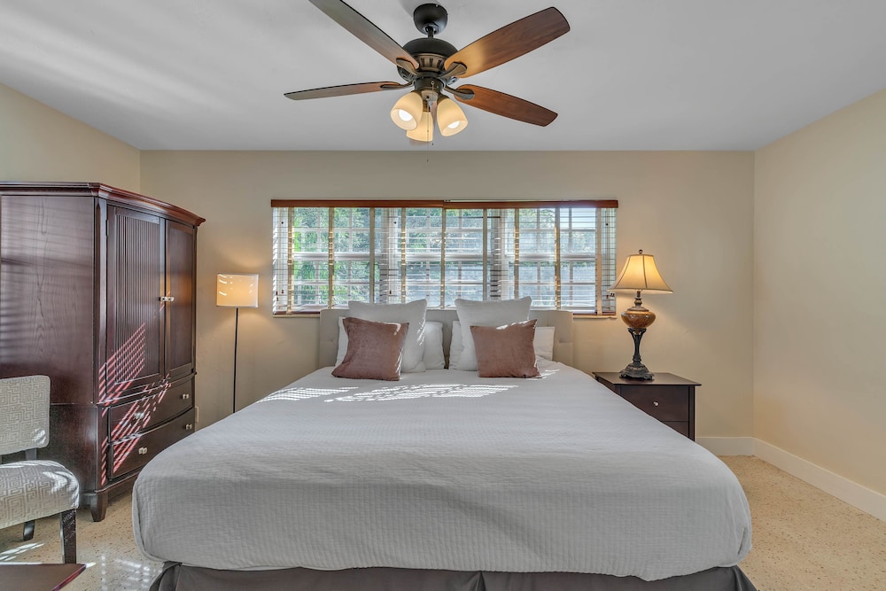 Beautiful Comfy Home With Private Hot Tub Close To Beach 2 Bedroom Home by RedAwning view 5