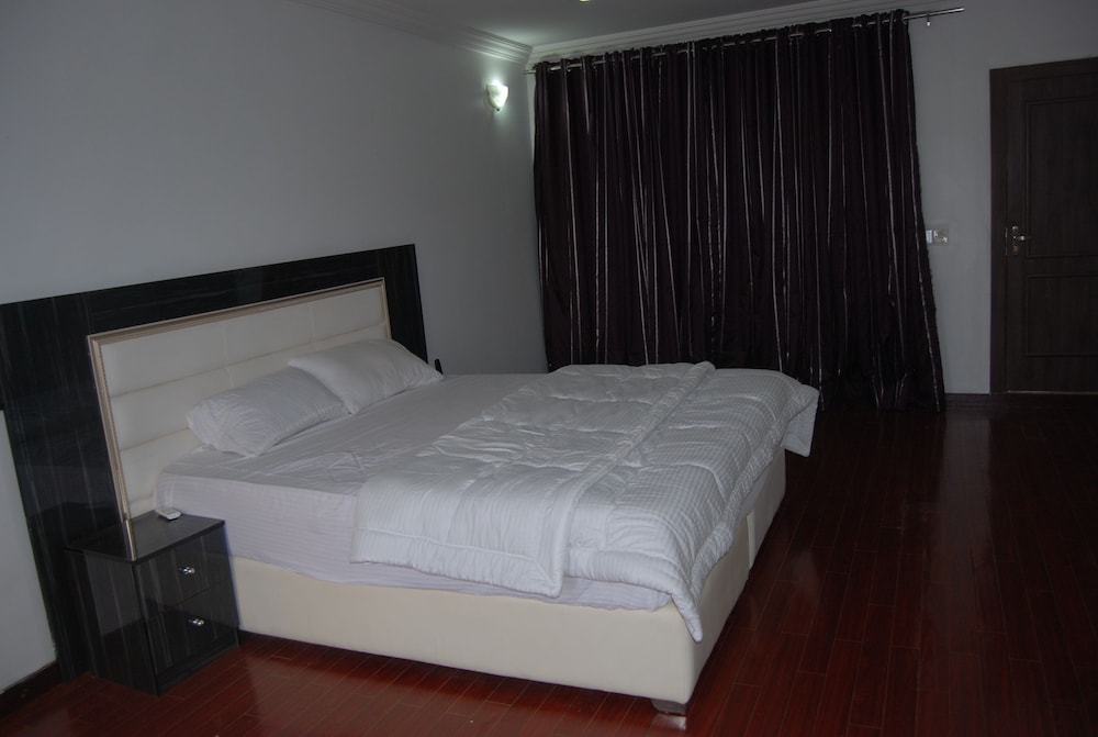 Kings Court Apartment view 4
