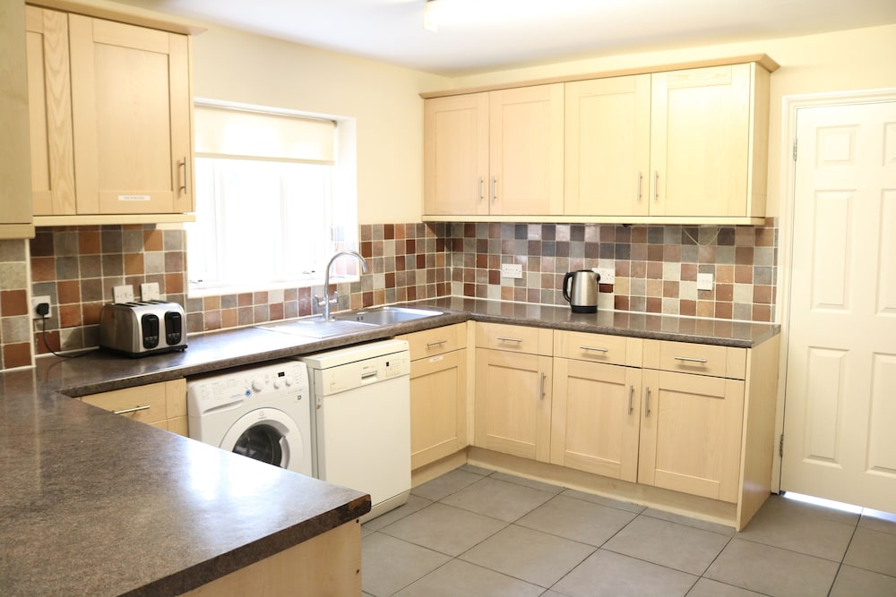 Guildford Vacations - Right Stays - Property Image 10