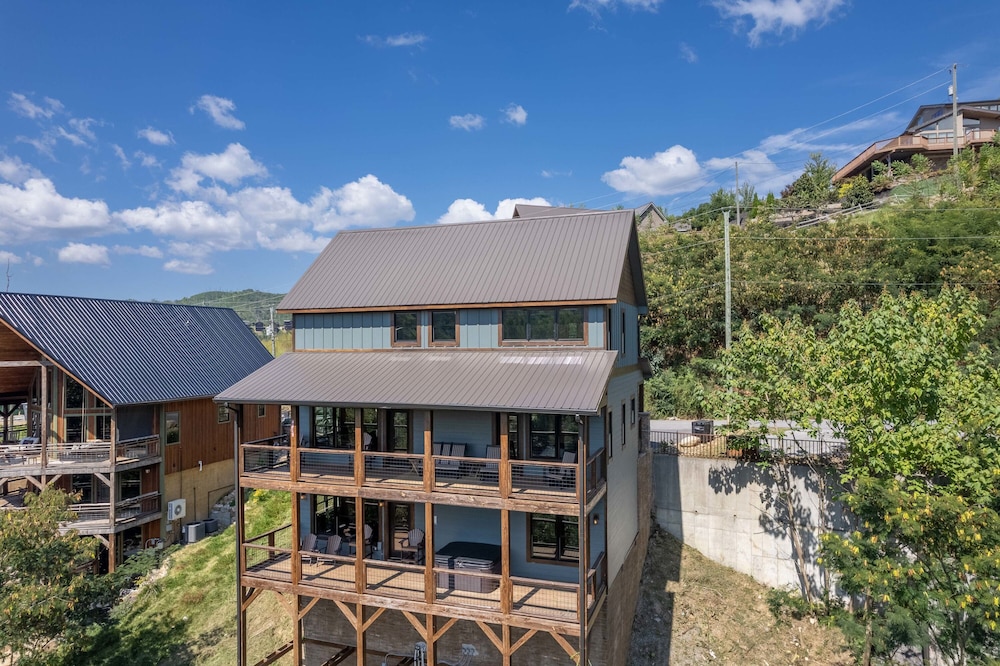 Raccoon Ridge Retreat - Gatlinburg Mountain Escape