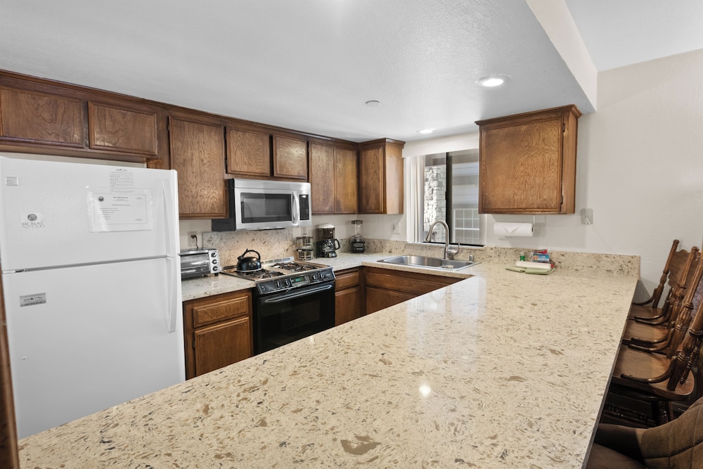 Summit X-ross Roads Condo