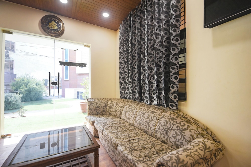 Fabhotel White House Tilak Nagar
