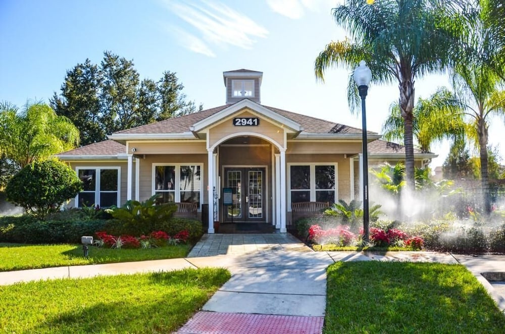 December Special LV 3 Beds 2 Baths Id:61208 - Image 1