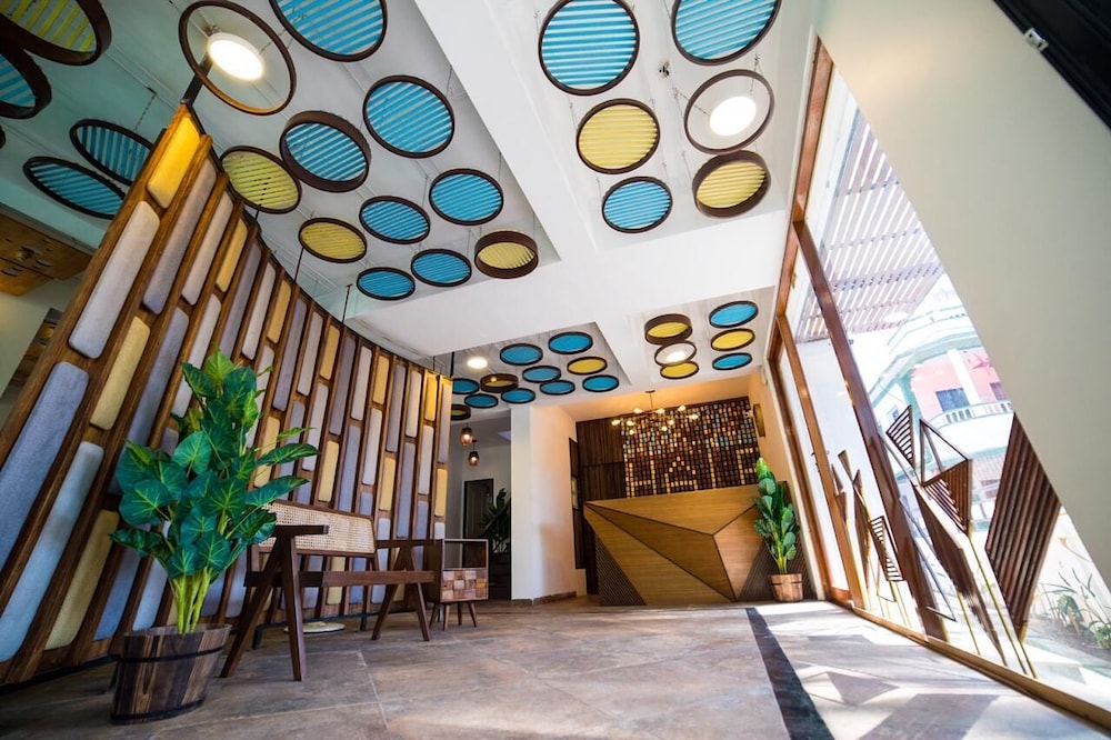 Lobby & Reception