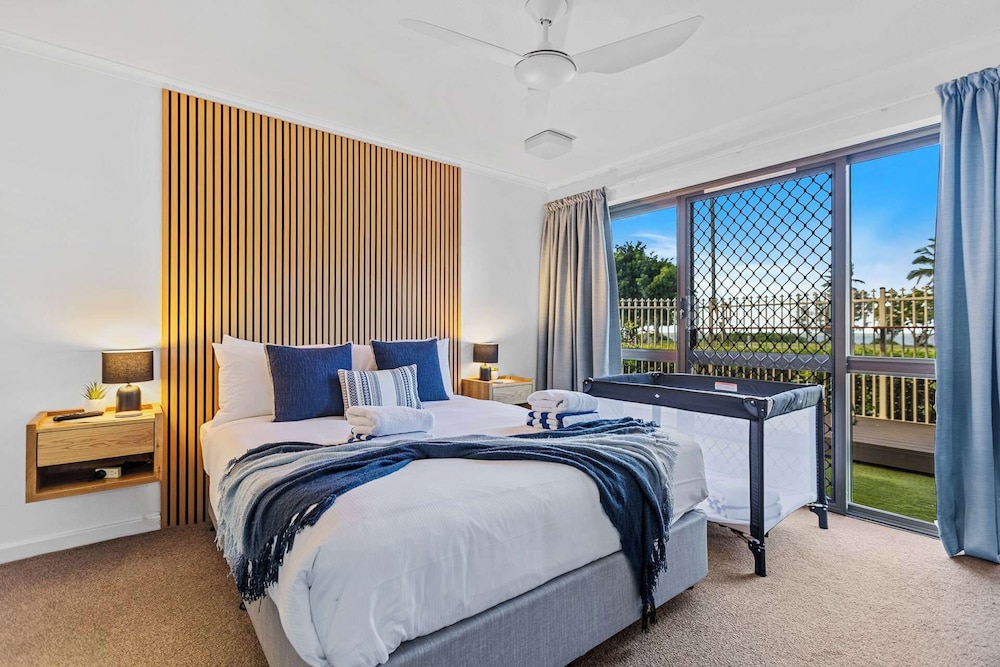 Rainforest Reef Retreat - Esplanade Ground-floor Apartment