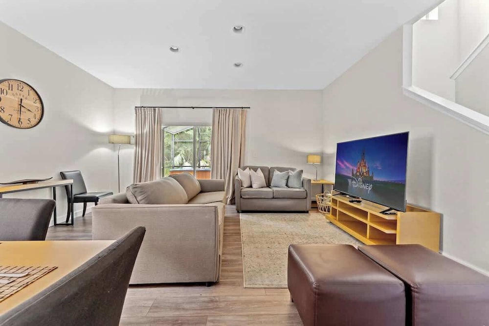 Pet Friendly 4 BR With Hot Tub