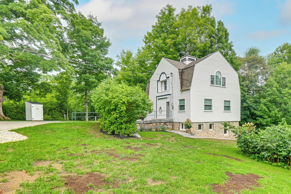 Cozy Wolfeboro Home w/ Private Deck: 1 Mi to Lake! view 3