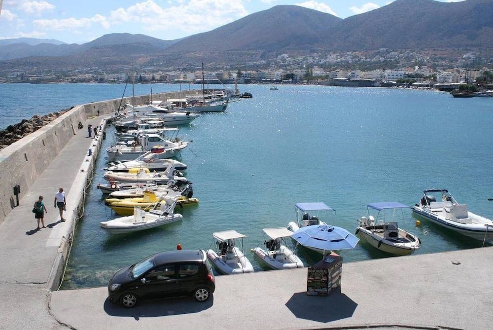 Blue Bay Apartments photo 4