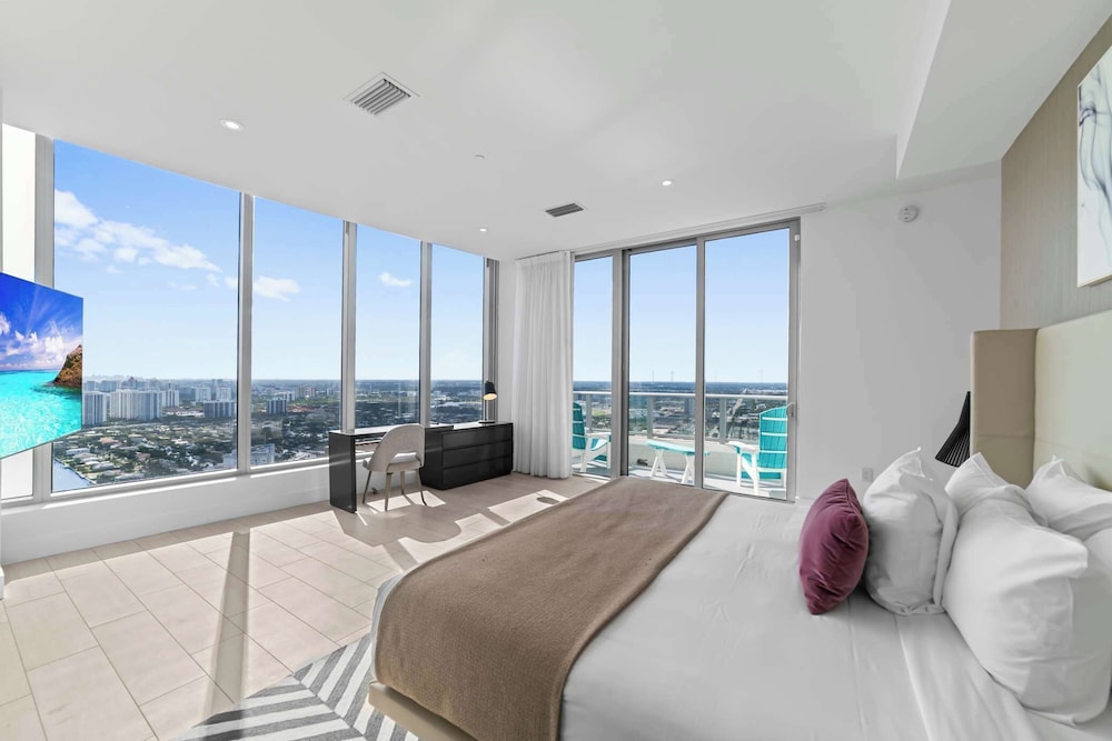 2BR Ocean Penthouse: Private Terrace & Hot Tub