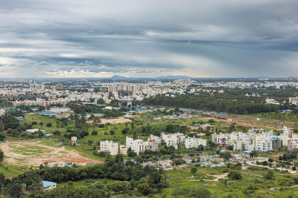 Skyline Haven by Red Olive4bhk30mins Airport