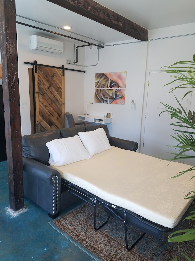 House of Trestles - Hostel