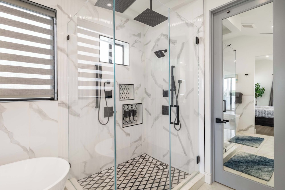@ Marbella Lane - Luxi 4BR Haven w/ Skyscape Views