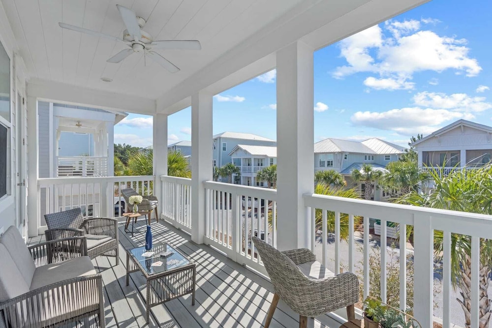 Walk to the Beach, Pool, 5bdr, 3 Porches Beach Sea-ker's Retreat by Avantstay