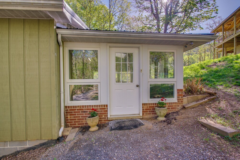 Shenandoah National Park: Cabin w/ Patio! view 3