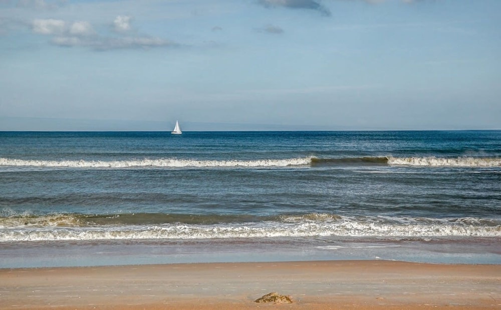 New Luxury Ocean Front 3 Bedroom 2 Bath Condo Sleeps 8 Cinnamon Beach Resort