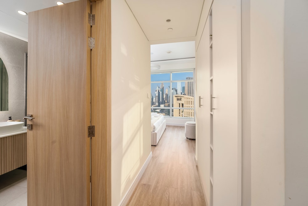 Stunning 2 BR in the heart of Downtown