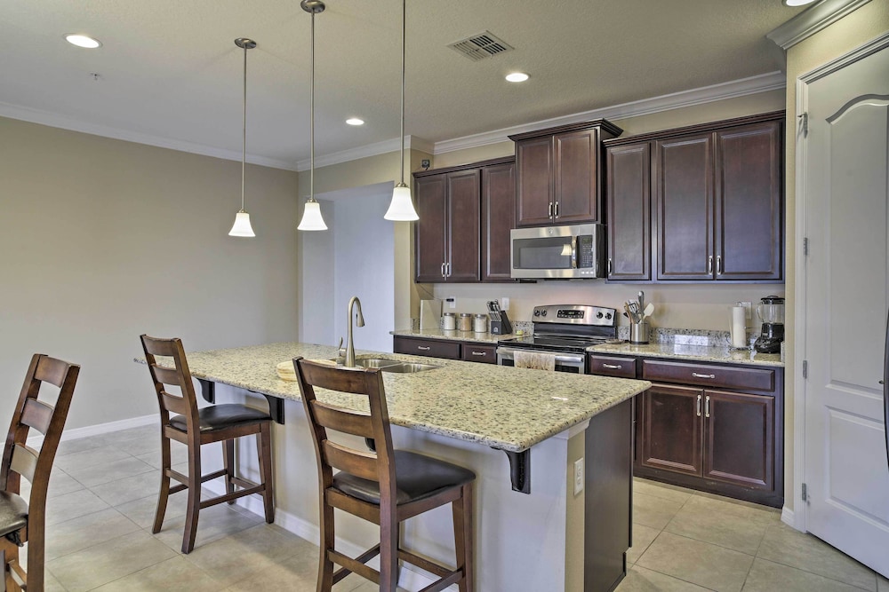 4 Mi to Dtwn: Home w/ Pool Access in Sanford