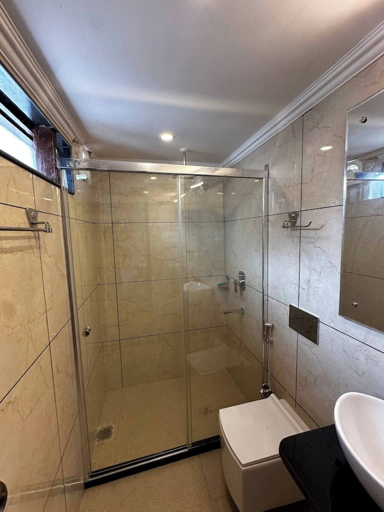 Dilan Residency Villa -5 Bedroom- Centrally Heated
