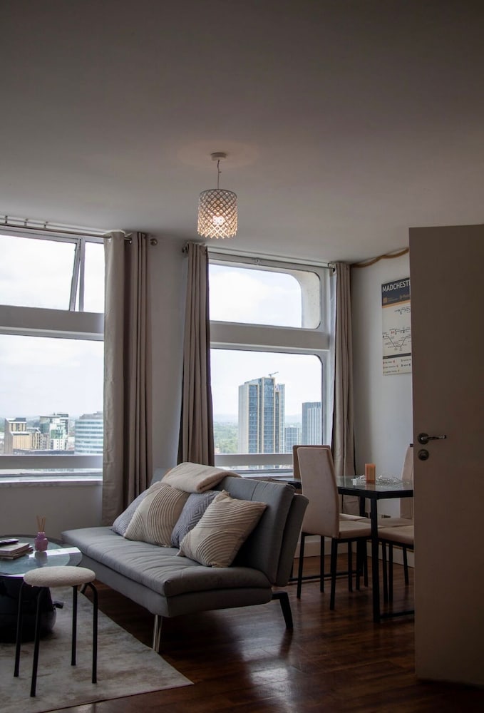 City Centre & Parking 2 Bed Ap