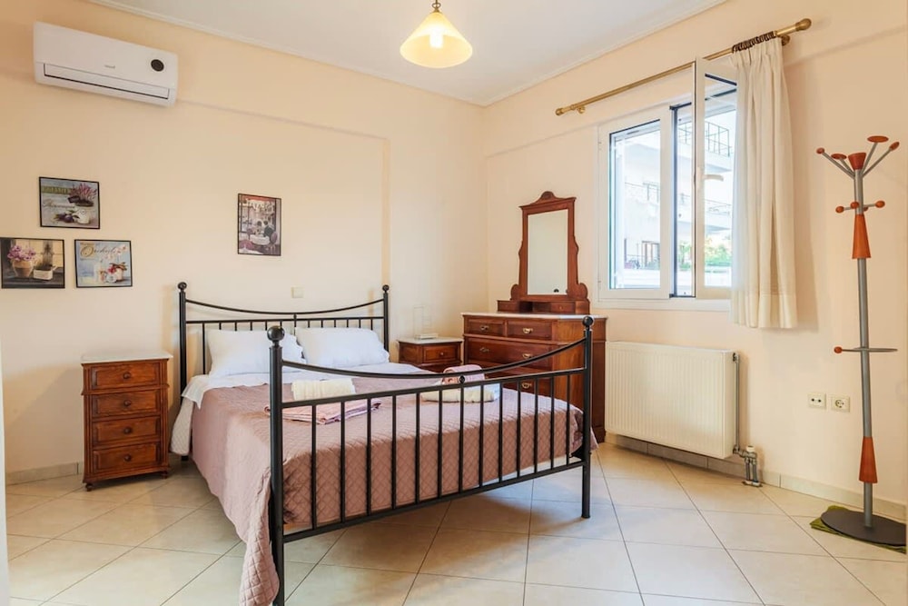 Spacious Urban Haven-family Home Perfect Location