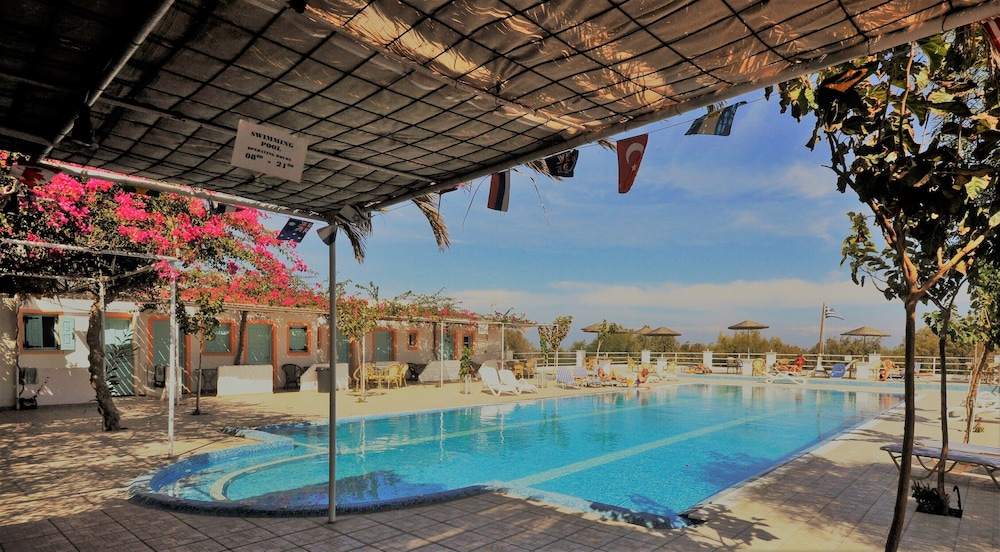 Santorini Camping & Hostel