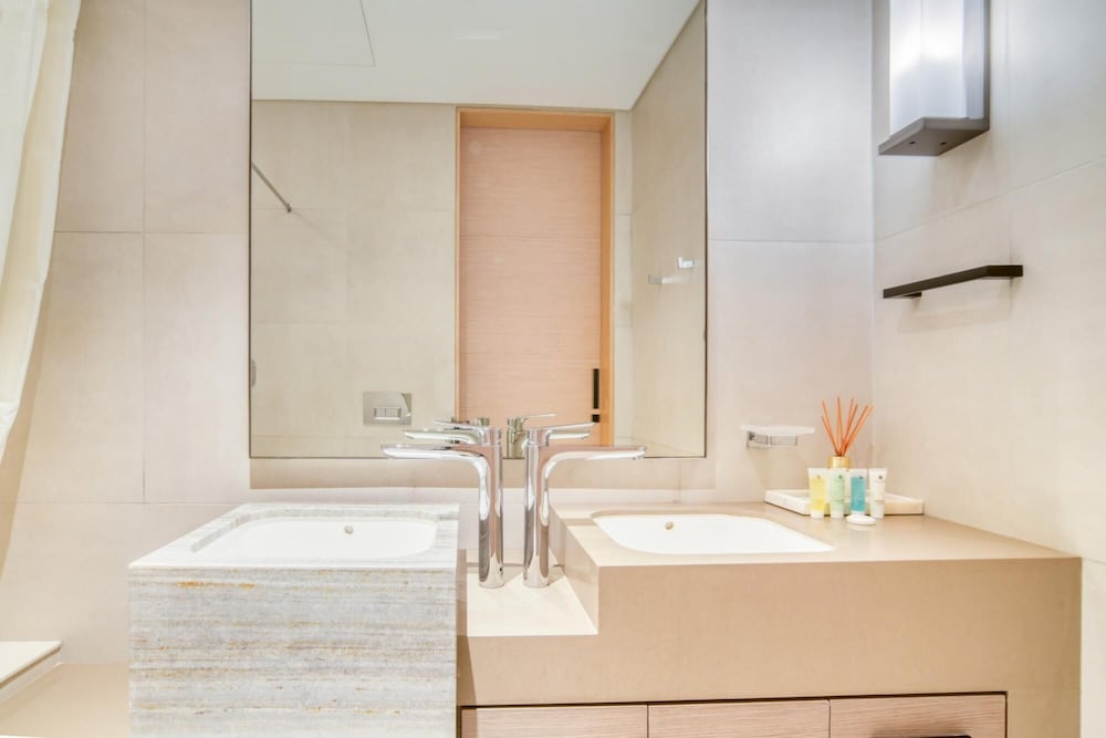 Cityscape and Majestic Retreat at Address JBR
