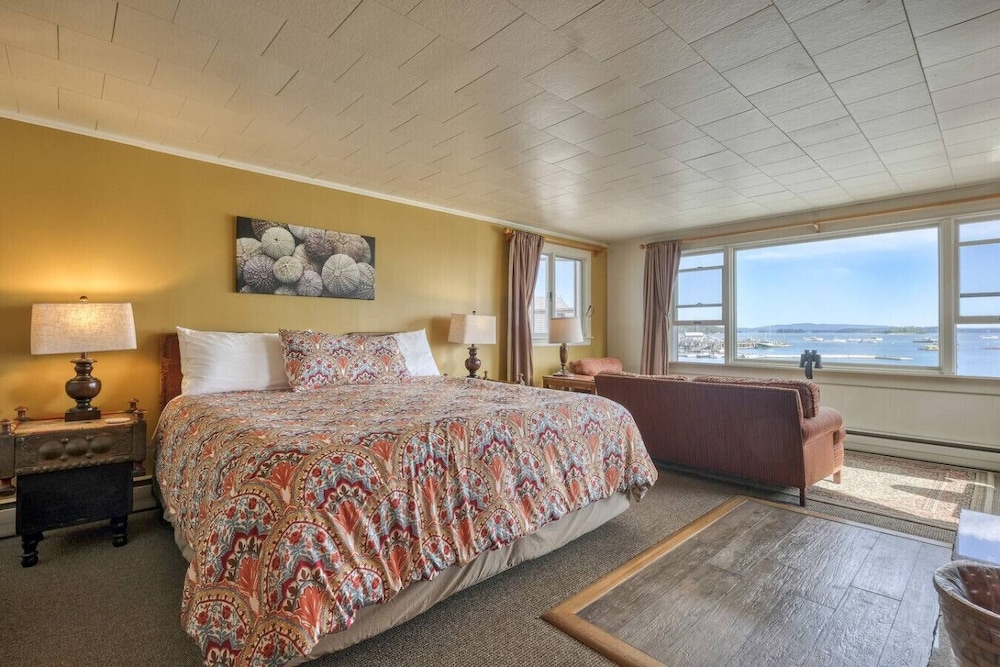 Inn on the Harbor