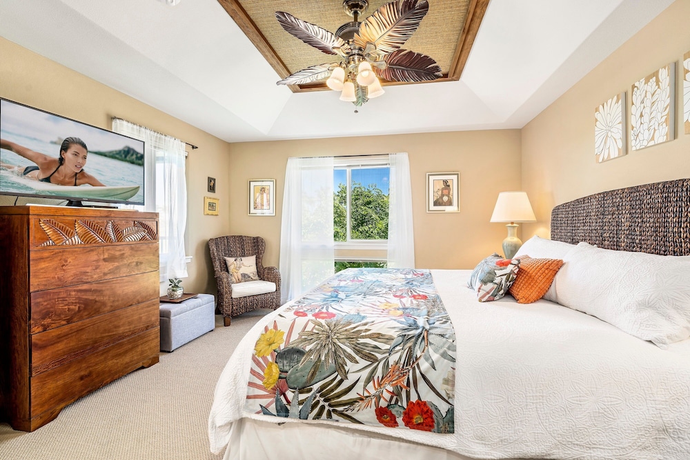 Ocean & Mountain Views - 2BR With Loft, 4 Beds - Relax in Luxury - Vrkcv