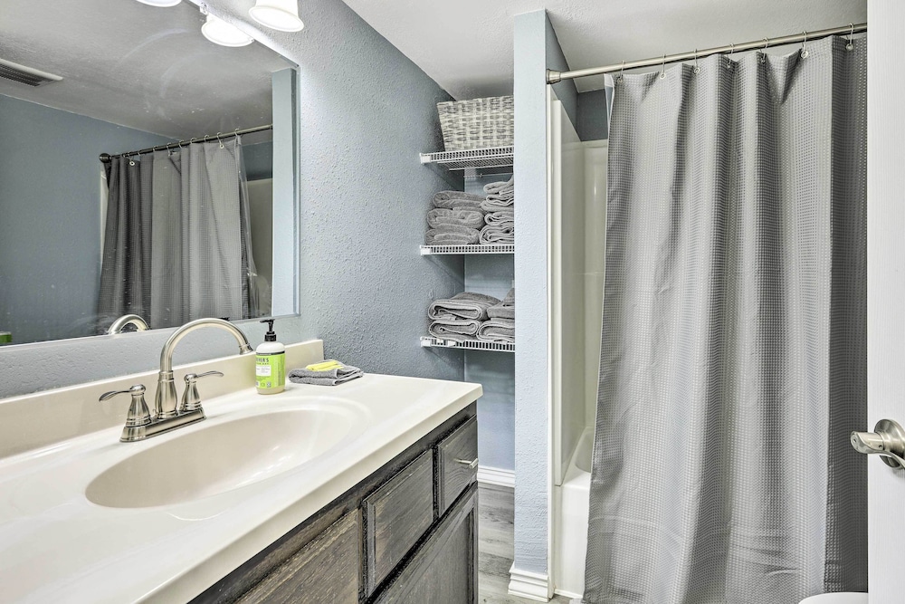 Updated Home Near Manatee Springs State Park!