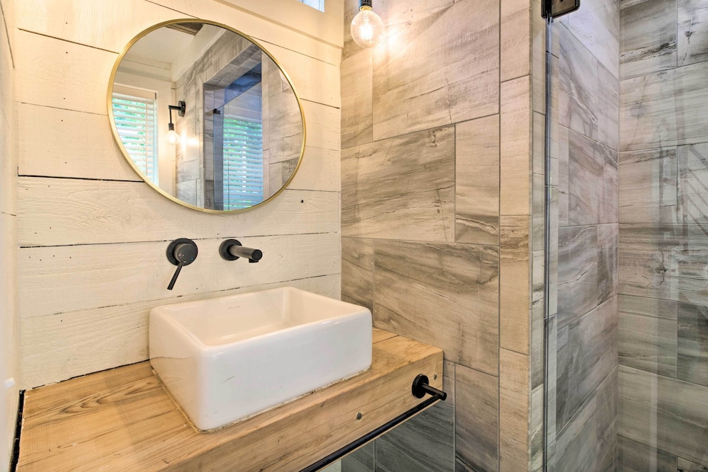 Modern Starkville Tiny Home Near Dining  MSU - Property Image 21