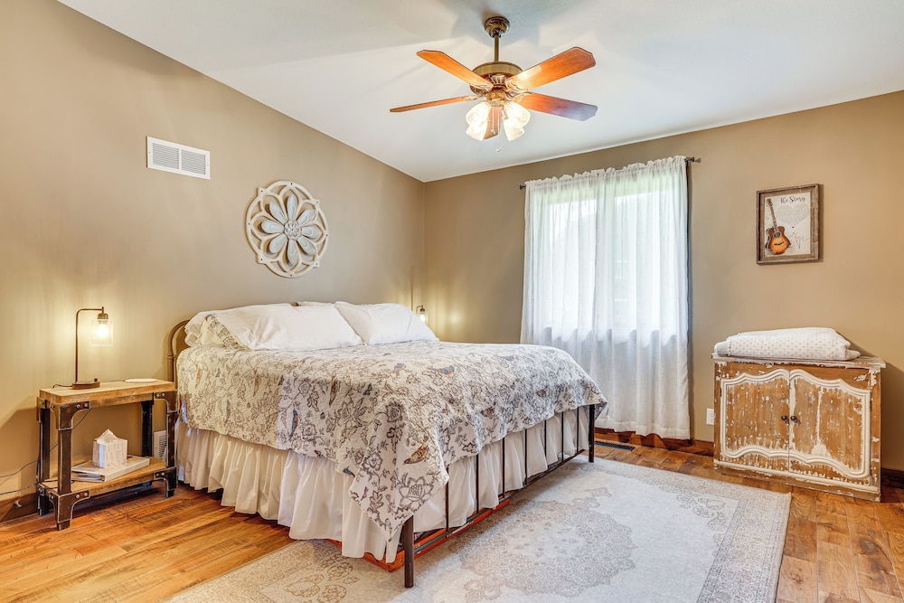 Riverfront Home w/ Seasonal Dock in Wabasha!