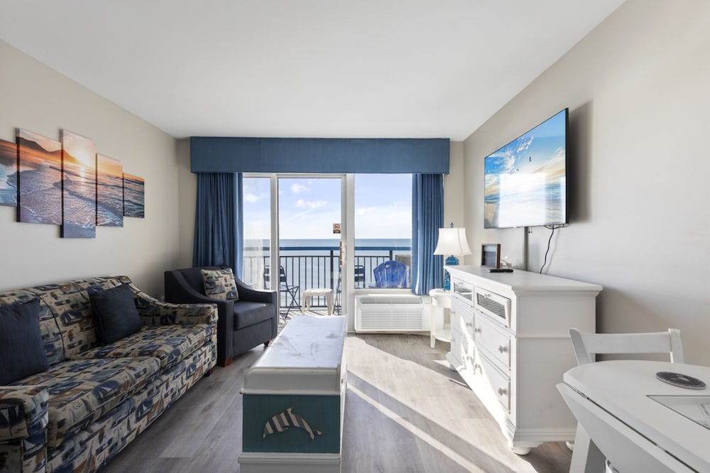 Boardwalk Resort by Hosteeva