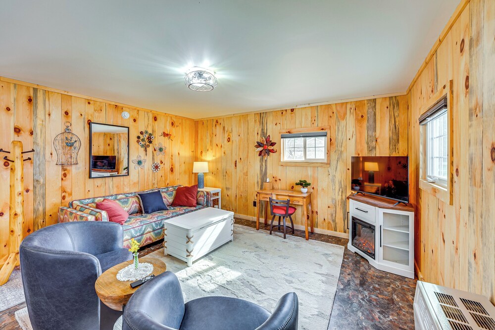 Boat, Fish & Hike: Cozy Getaway in Twin Lake!