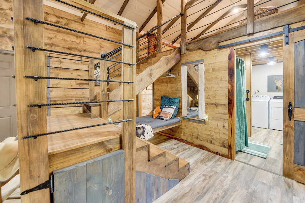 Lake Eufaula Access: Cozy Wood Cabin w/ Yard!