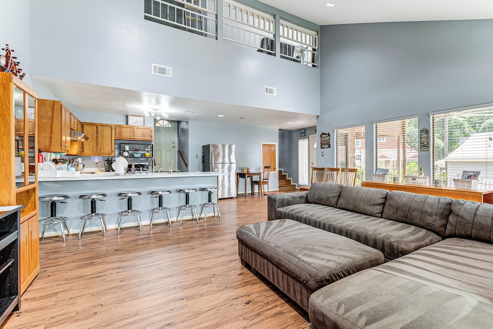 Steps to Marina: Coldspring Retreat w/ Lake View