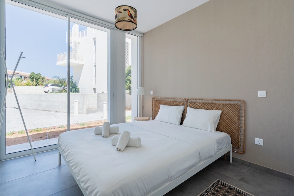 Blu Horizon - Stylish Living with Pool & Balconies in Protaras