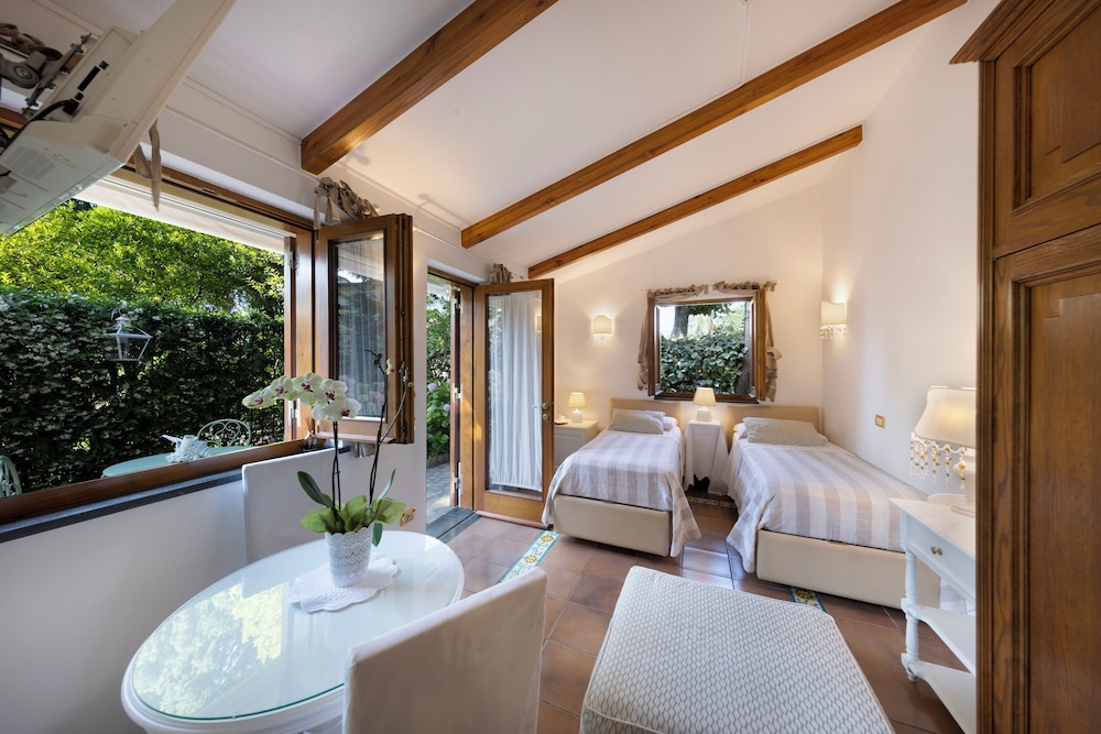 Villa In Sorrento Center | Gardens & Outdoor Space